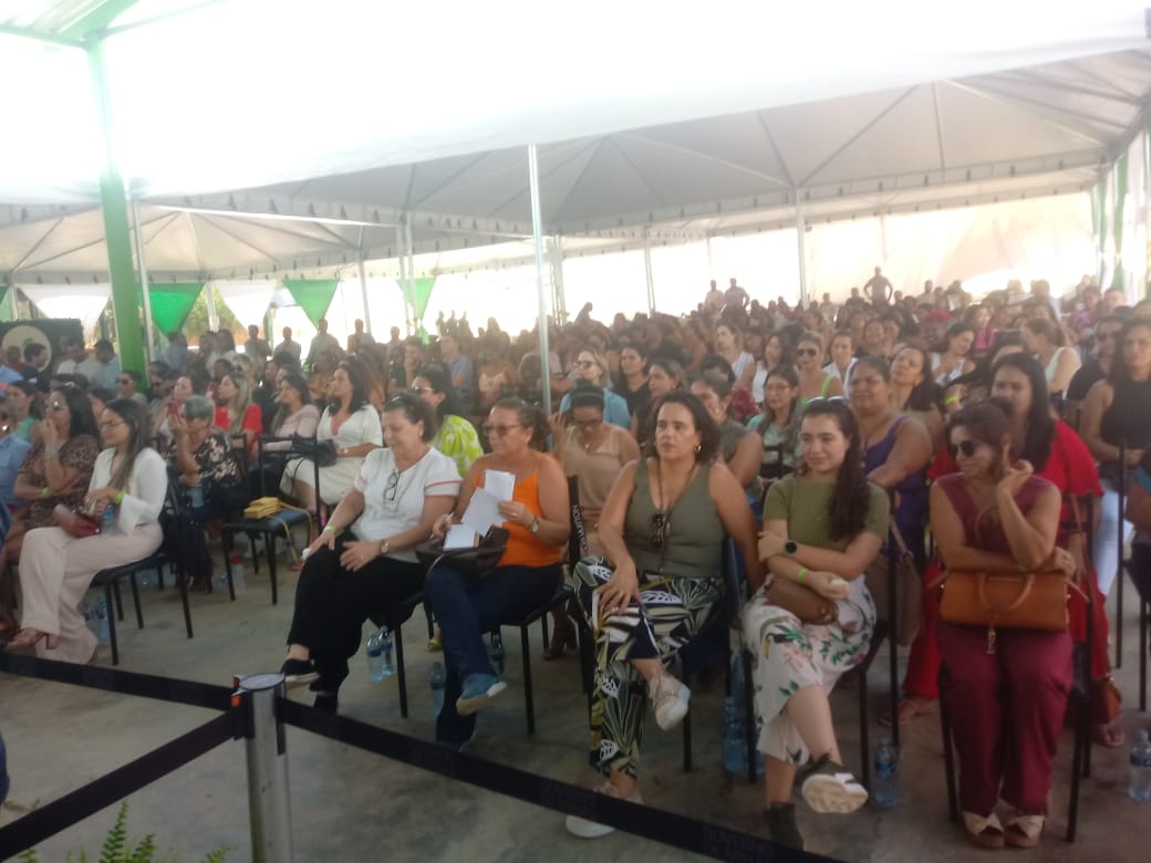 Mulheres empreendedoras de Araçuaí e região, participaram do lançamento do programa.