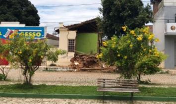 ​Casarão histórico em Araçuai,é demolido sem autorização .