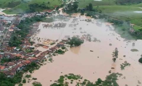 Zema visita cidades do Vale do Jequitinhonha atingidas pela chuva