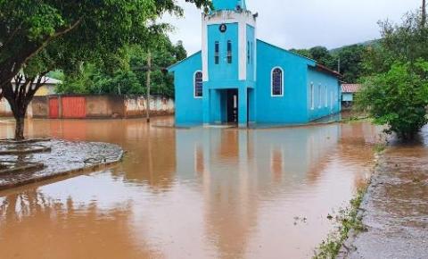 ​Chuvas deixam famílias desabrigadas em Araçuai.Prefeito decreta situação de emergência